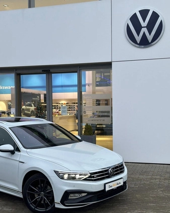 Volkswagen Passat cena 209900 przebieg: 15000, rok produkcji 2023 z Niepołomice małe 781